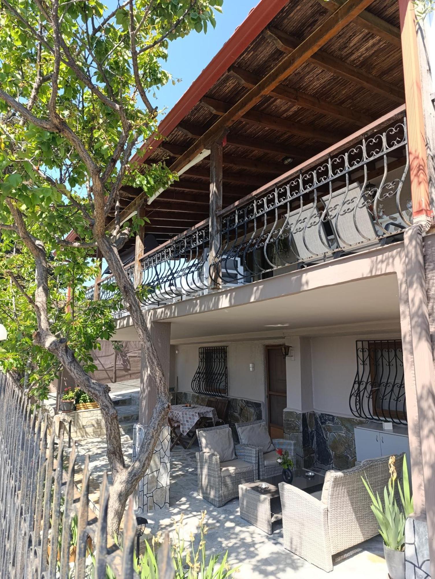 "2Steps From The Beach" Nea Iraklia Exterior foto