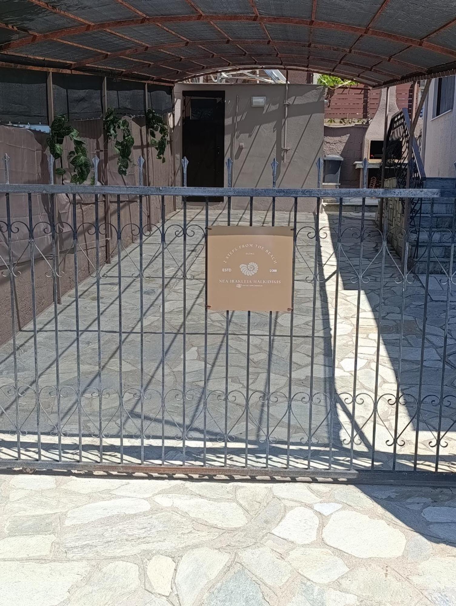 "2Steps From The Beach" Nea Iraklia Exterior foto